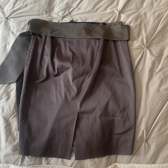 Gorgeous Ann Taylor Pencil Skirt - Picture 2 of 6
